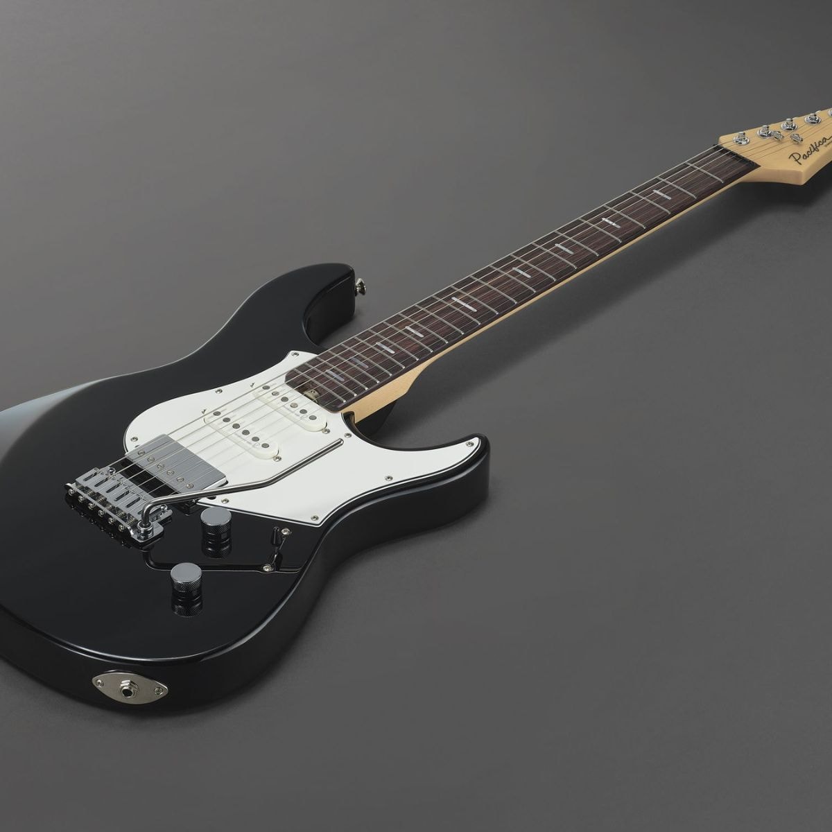 Guitarra Yamaha Pacifica 112J - Preta