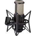 Microfone AKG Condensador P220 para Gravação Produção Podcast