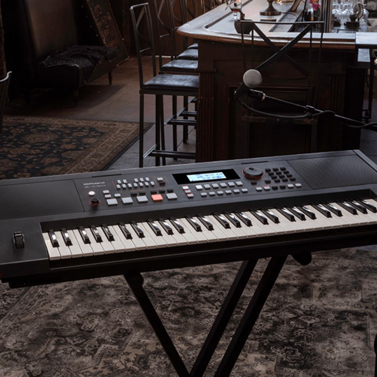 Teclado Arranjador Roland E-X50 com 61 Teclas - Preto