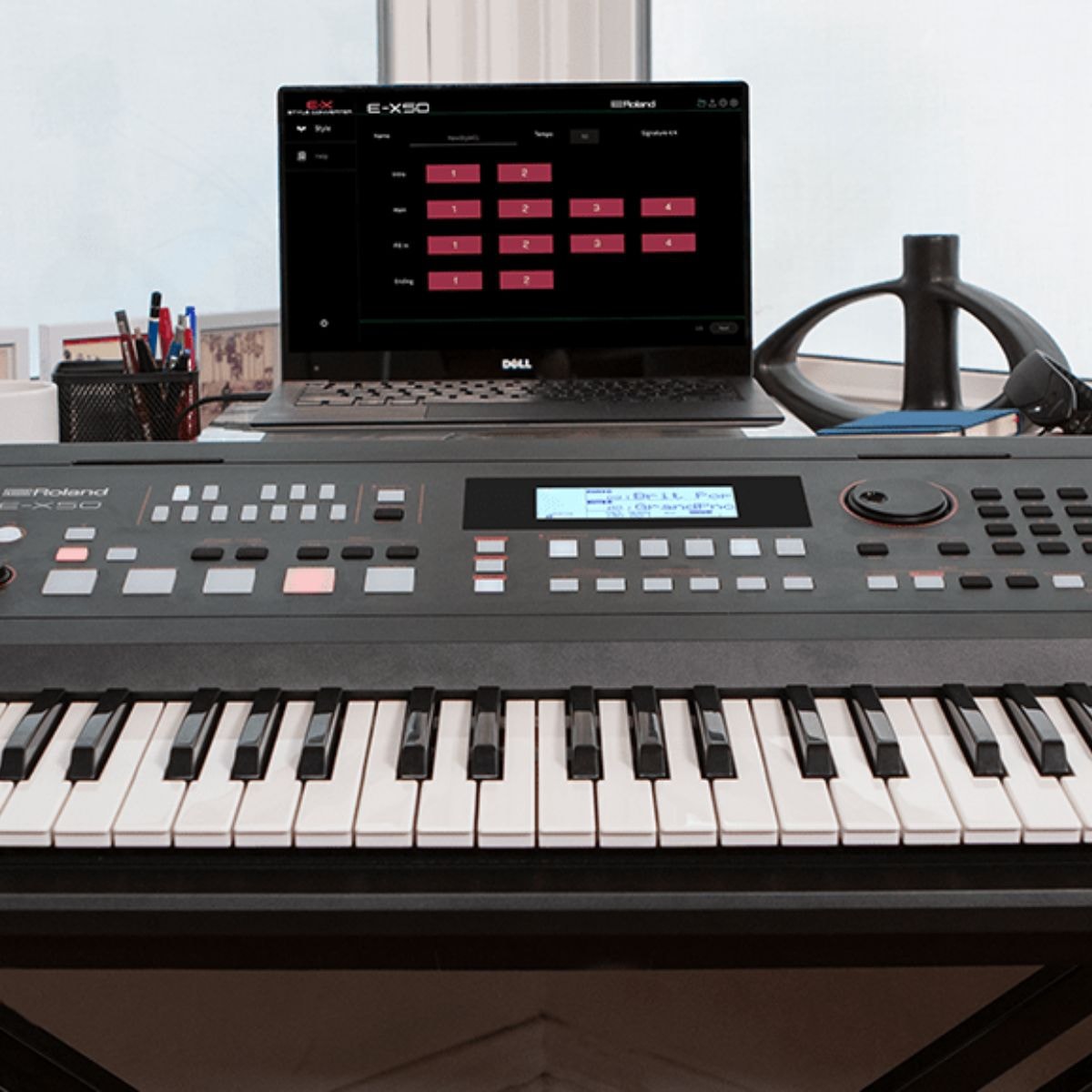 Teclado Arranjador Roland E-X50 com 61 Teclas - Preto