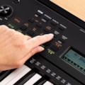 Teclado Arranjador Yamaha PSR E283 com 61 Teclas