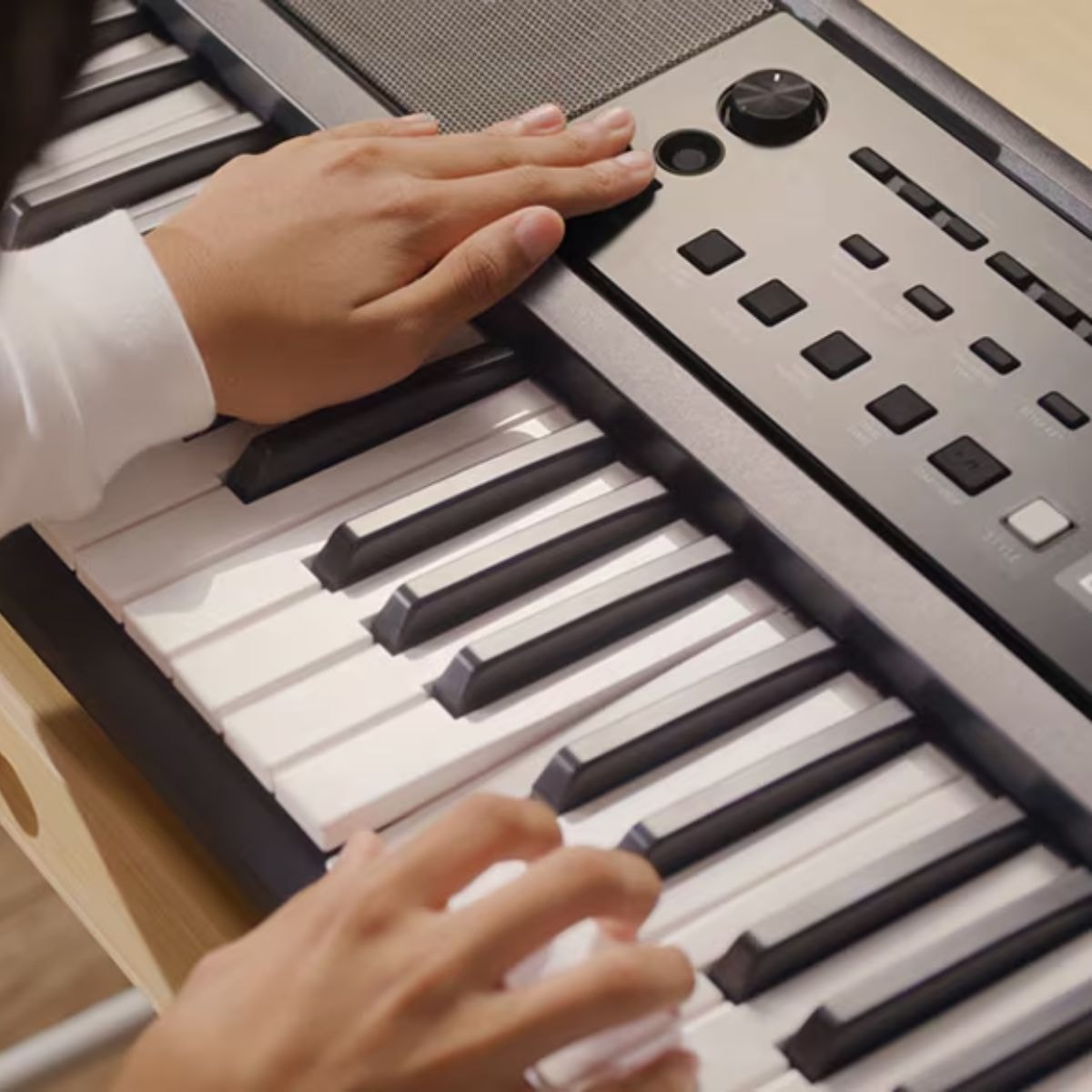 Teclado Arranjador Yamaha PSR E383 com 61 Teclas