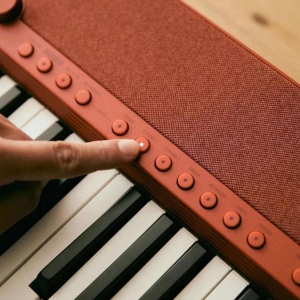 Teclado Musical Casio Casiotone CT-S1 Teclas Sensitivas - Vermelho