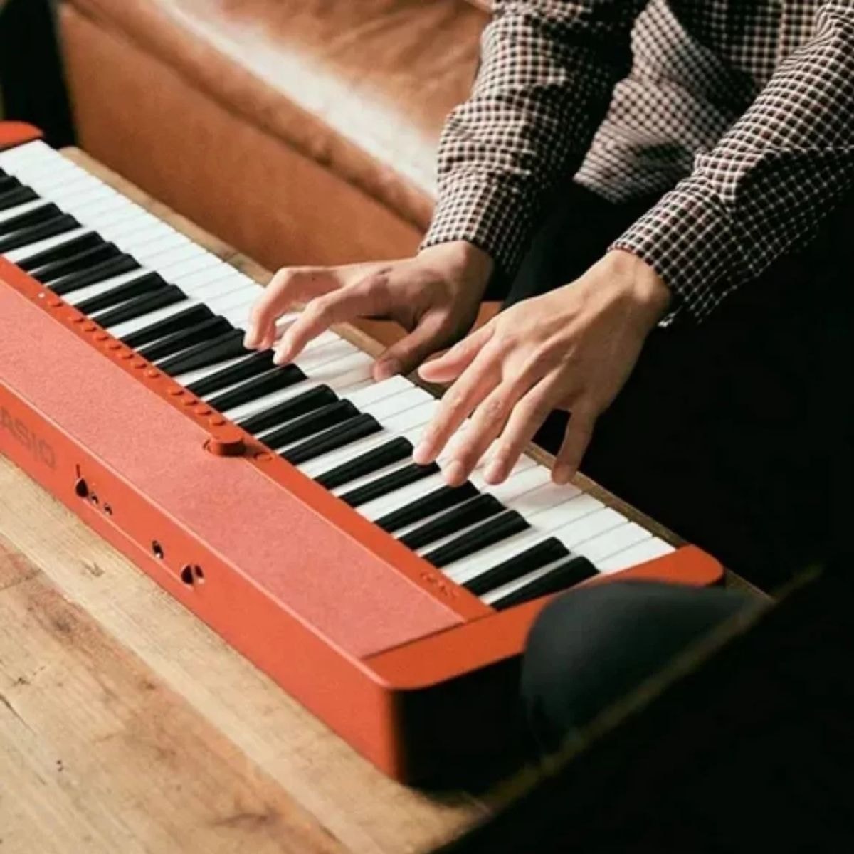Teclado Musical Casio Casiotone CT-S1 Teclas Sensitivas - Vermelho