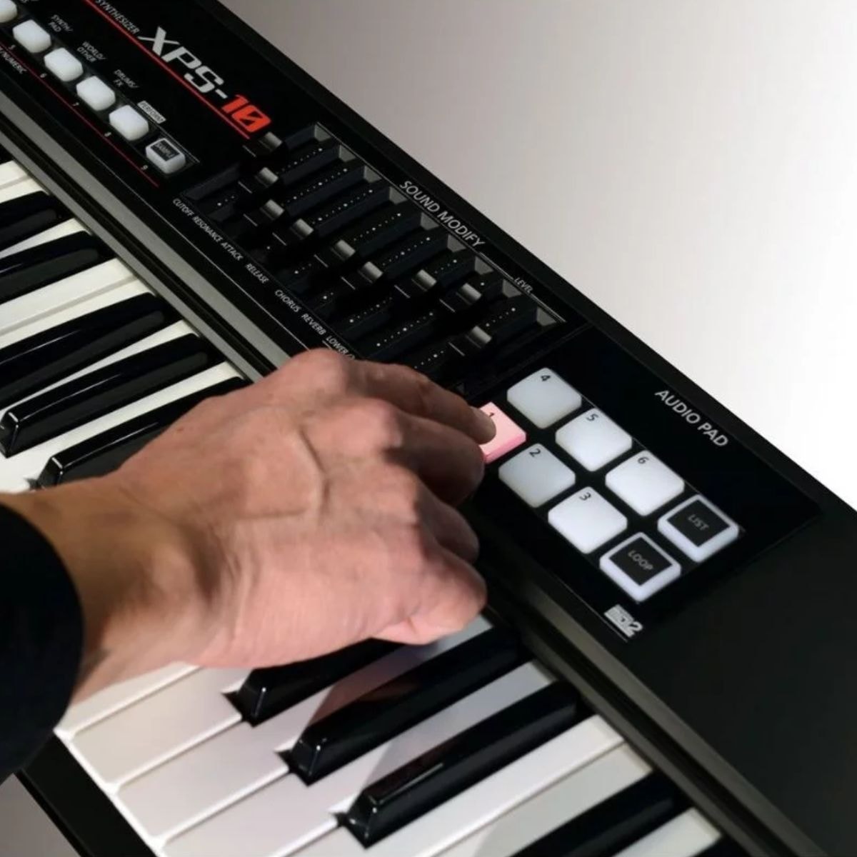 Teclado Sintetizador Roland XPS-10 Synth com 61 Teclas - Preto