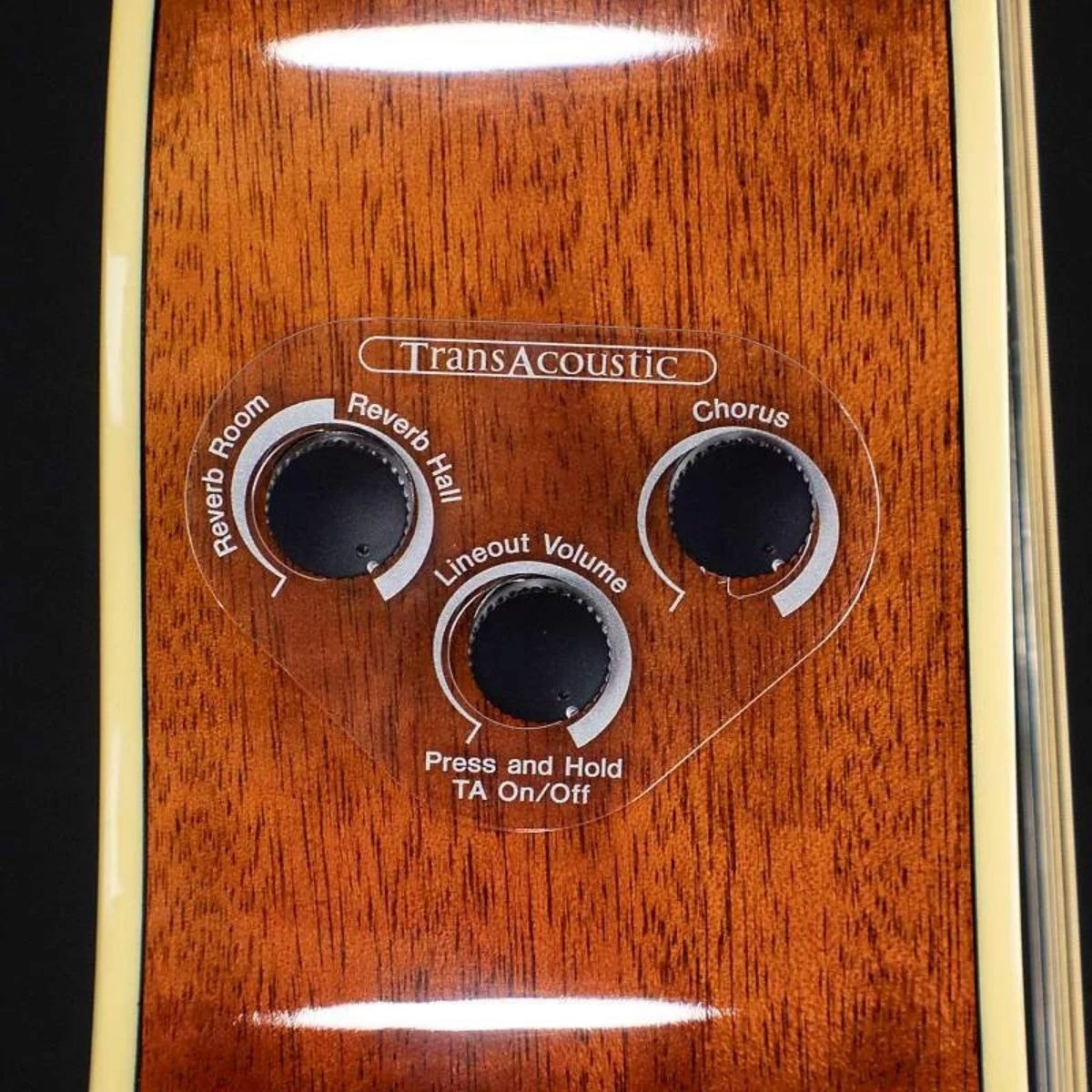 Violão Aço Yamaha Transacoustic FG-TA com Reverb e Chorus