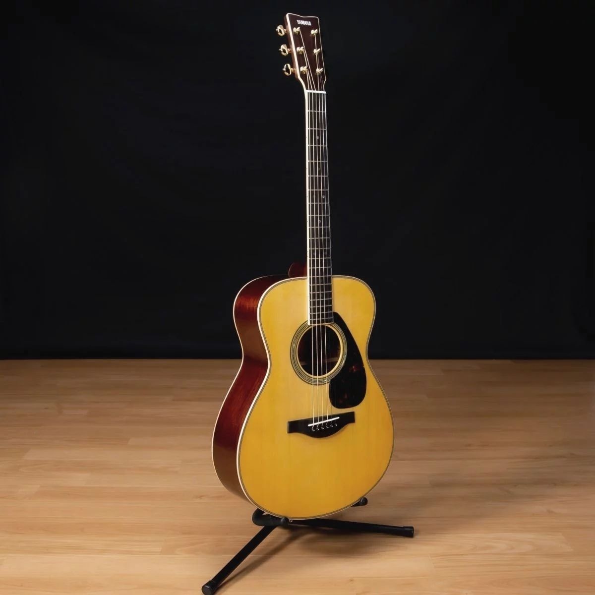 Violão Eletroacústico Aço Yamaha LS16M ARE Maciço com Afinador