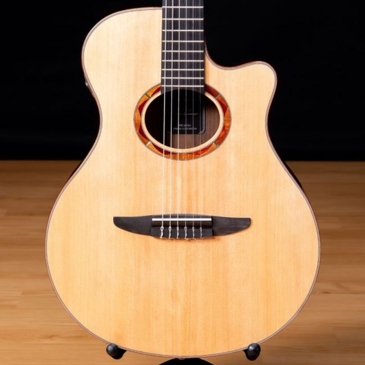 Violão Yamaha Clássico Nylon NTX3 de Spruce e Walnut Maciços